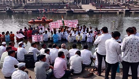 आळंदी : भामा-आसखेड पुनर्वसन बाधित शेतकऱ्यांचे जलसमाधी आंदोलन