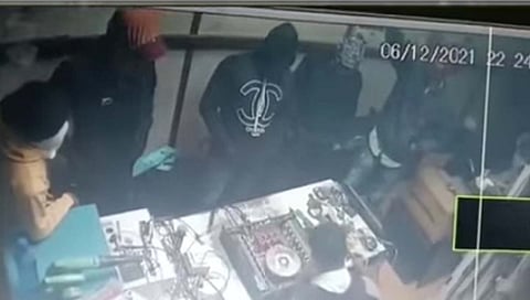 Pune Crime : आळेफाटा येथे बंदुकीचा धाक दाखवून दरोडा