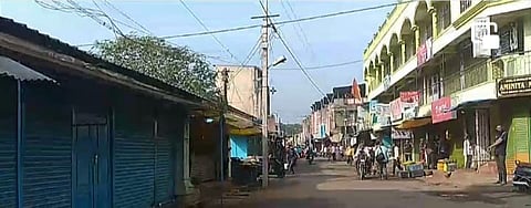 महाराष्ट्र एकीकरण समितीचे अध्यक्ष दीपक दळवींना काळे फासल्याच्या निषेधार्थ बेळगावात कडकडीत बंद