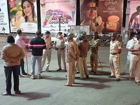 शिवपुतळा विटंबना ; बेळगावात जमावबंदी, दगडफेकप्रकरणी २७ जणांना अटक