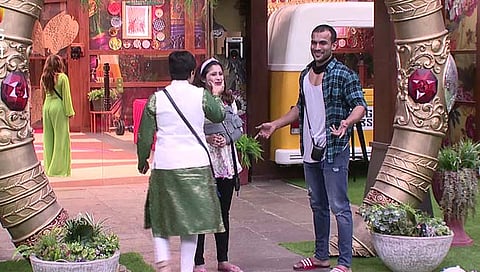 bigg बॉस marathi 3 : तृप्ती देसाई म्हणते, ‘तू लंबी रेस का घोडा’