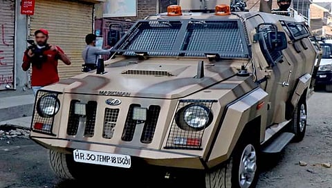 bullet-proof vehicles : काश्मीरमध्ये पोलिसांना आता बुलेटप्रूफ वाहने