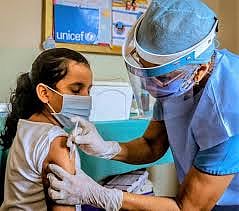 मुलांचे लसीकरण नको; वैद्यकीय तज्ज्ञांनी मोदींना ट्विट टॅग करून नोंदवला आक्षेप