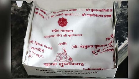 रत्नागिरी : चिपळूणमध्ये विचारे आणि सुर्वे यांच्या विवाहाची लग्नपत्रिका चर्चेत