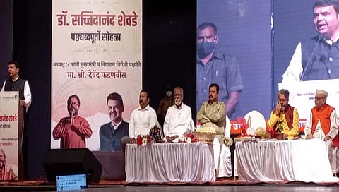 देवेंद्र फडणवीस म्हणाले, केवळ सत्तेसाठी डाव्यांच्या मांडीला मांडी