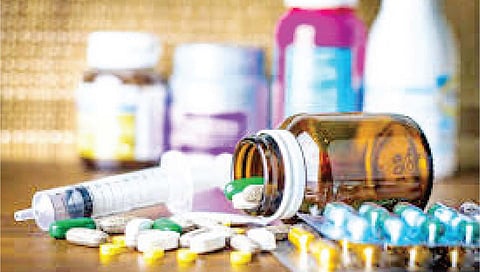 District Health Department : महाराष्ट्र शासनाची औषधे कर्नाटकात?