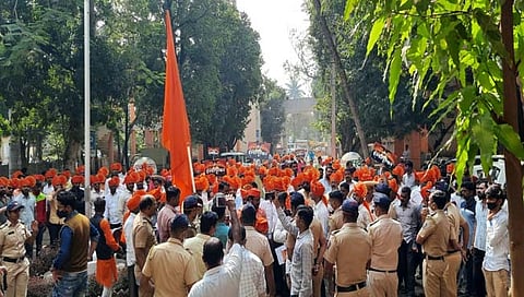 सांगली : इस्लामपूरचे इश्वरपूर नामकरणासाठी शिवसैनिकांचे पालिकेसमोर शक्तीप्रदर्शन