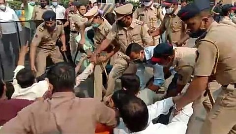 जितेंद्र आव्हाडांच्या निवासस्थानी आंदोलन; राष्ट्रवादी आणि अभाविपच्या कार्यकर्त्यांमध्ये हाणामारी