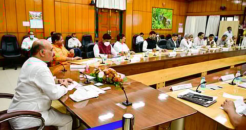 ओमायक्रॉन संकट! कर्नाटकात मंगळवारपासून नाईट कर्फ्यू