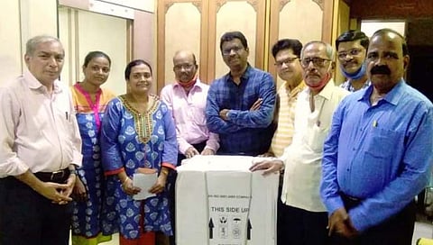 कोरोनाने पती गमावलेल्या महिलांना गिरगावच्या राजाचा आधार!