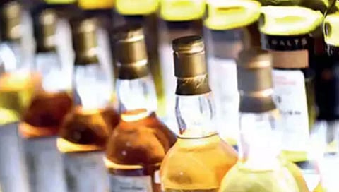 nashik liquor seized : देशी-विदेशी दारूसह ११ लाखांचा मुद्देमाल जप्त