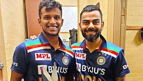 T Natarajan टीम इंडियाचा ‘हा’ गोलंदाज आपल्या गावात उभारतोय क्रिकेटचे मैदान