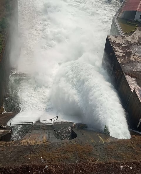 अखेर राधानगरी धरणाचा दरवाजा सहा तासानंतर झाला बंद; पुराचे संकट टळले