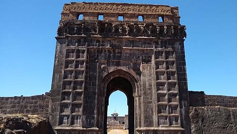 राष्ट्रपतींच्या किल्ले रायगडावरील नियोजित भेटीप्रसंगी स्थानिक पत्रकारांना प्रवेश नाही!