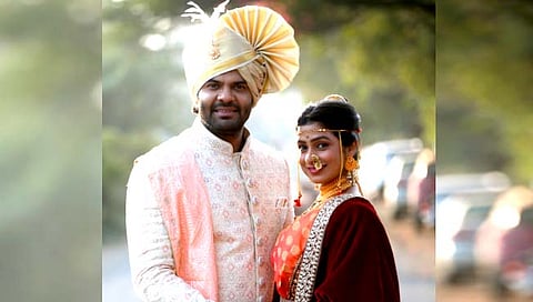 Tujhya Majhya Sansarala Ani Kaay Hava