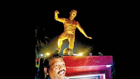 गोव्यात फुटबॉलपटू रोनाल्डोच्या पुतळ्यावरुन वाद