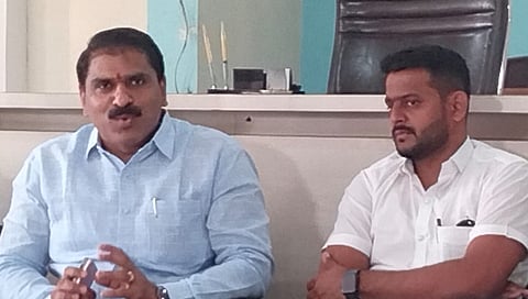 प्रशासनाने दबावाखाली येऊन निर्णय घेतल्यास रस्त्यावर उतरू : वैभव पाटील यांचा इशारा