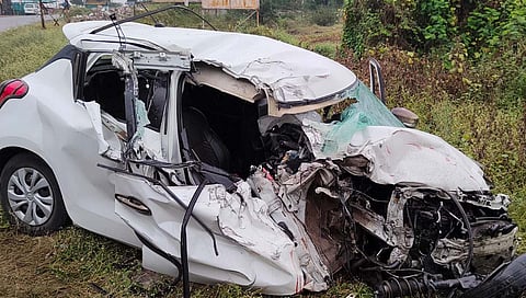 सातारा : कार-ट्रकचा भीषण अपघात, दहिवडीतील दोघे ठार