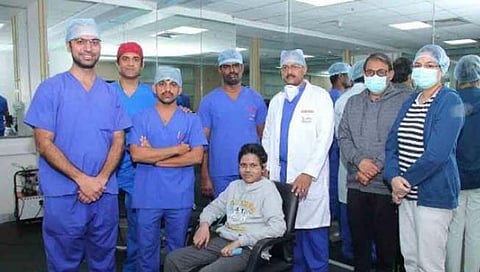 शौर्य डॉक्टरांच्या टीमसमवेत.