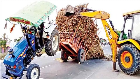 सावधान ! उसाची धोकादायक वाहतूक