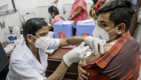 vaccination : निवडणुका होणाऱ्या राज्यातील लसीकरणाचा वेग वाढवावा ; केंद्राचे निर्देश
