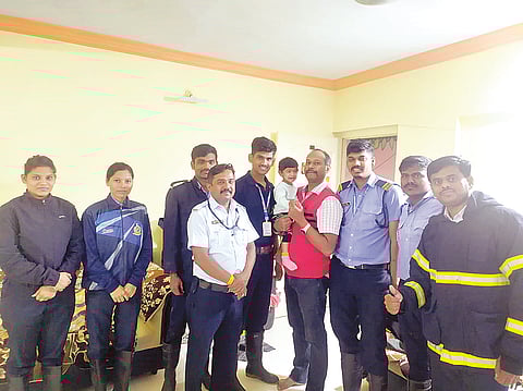 Fire-extinguisher-escaped-small-girl