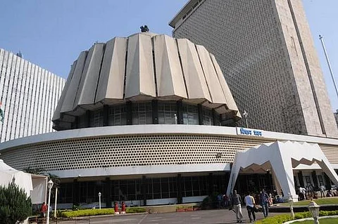 सत्ताधारी आमदार गोंधळलेले