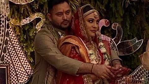 बिहारचे विरोधी पक्षनेते तेजस्वी यादव विवाहबद्ध; फार्म हाऊसवर रंगला सोहळा
