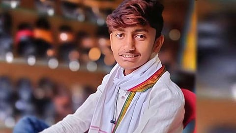 केज : आईला अपशब्द बोलल्यामुळे अल्पवयीन मुलाची आत्महत्या : दोघांविरुद्ध गुन्हा