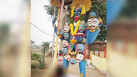 Telangana : कालीमातेच्या चरणी आढळले कापलेलं शीर, धडाचा शोध घेण्याचे पोलीसांसमोर आव्हान !