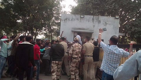 जळगाव : दीपनगर येथे कर्मचाऱ्याच्या मृत्यूने आंदोलन पेटले