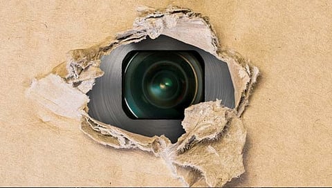 पॉर्न पाहण्यासाठी गेला आणि वेबसाईटवर स्वत:चा व्हिडीओ पाहून हादरला…