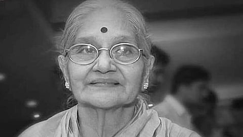 ज्येष्ठ अभिनेत्री रेखा कामत यांचं निधन