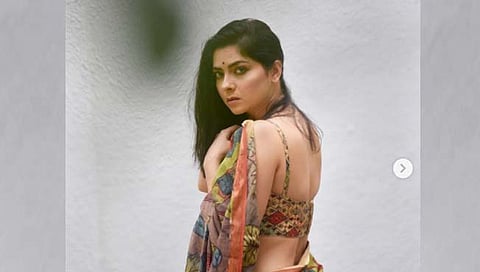 sonalee kularni photo : सोनालीने अशी साडी नेसली की, कंबर…