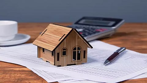 जळगाव : महिलेच्या अशिक्षितपणाचा फायदा घेत दोघांनी शेतीवरील हक्कसोड दस्त नोंदणी केल्याचा प्रकार उघडकीस