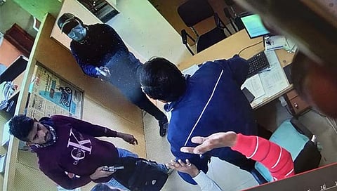 हिंगोली : वसमतमध्ये बँक लुटण्याचा प्रयत्न; चोरट्यांकडून दोन राऊंड फायर