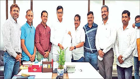 मुंबई : सत्ताप्रकार ‘इ’ मधून व्यापारी आणि नागरिकांच्या मालमत्ता मुक्त करण्याचा आदेश महसूलमंत्री बाळासाहेब थोरात यांनी गुरुवारी सांगली शहर जिल्हा काँग्रेसचे अध्यक्ष पृथ्वीराज पाटील यांना दिला.