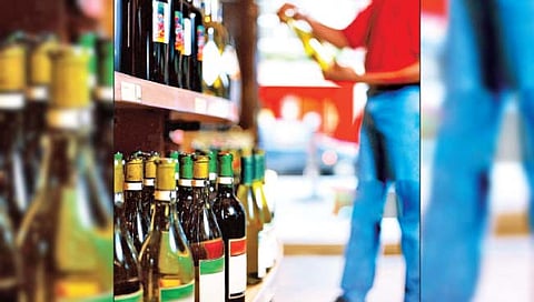 दुकानात वाईन, नॉट फाईन! निर्णयाचा फेरविचार करावा