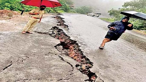 ‘दख्खनच्या राजा’चा लई मोठा थाट; पण जोतिबाच्या भेटीला इवलीशी वाट!