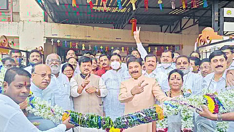 मुंबई बँक निवडणुकीत प्रवीण दरेकर यांचे वचर्स्व