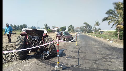 सोलापूर : अकलूज-टेंभुर्णी रस्त्यावर ट्रॅक्टर व कारचा भीषण अपघात; दोघे जखमी