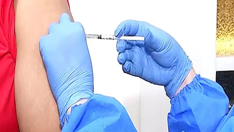 कोरोनाविरोधी लसीकरण अभियानाला एक वर्ष पूर्ण; आतापर्यंत देण्यात आले 156.76 कोटी डोस