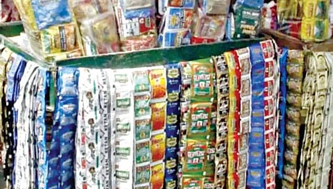 खुलेआम गुटखा विक्री गावोगावी सुळसुळाट; कारवाईच्या नावानं चांगभलं..!