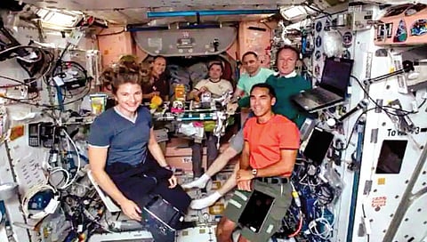 अंतराळात ही नववर्षाचे जल्लोषी स्वागत