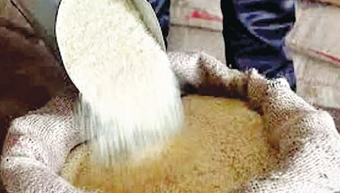 मोफत धान्याची परस्पर विल्हेवाट; अनेक कुटुंबांची वाताहत!