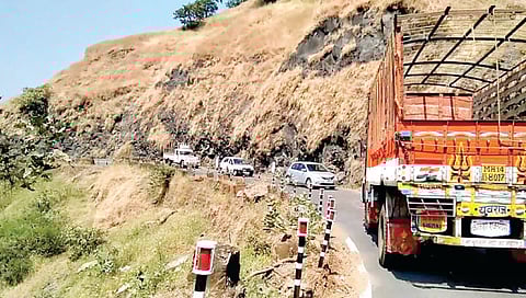 कोकण-प. महाराष्ट्राची बिकट वाट ‘कुंभार्ली घाट’