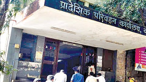 कोल्हापूर ; ‘आरटीओ’ला एजंटगिरीने पोखरले!