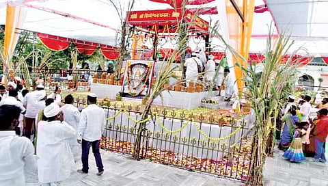 सोलापूर : श्री सिद्धेश्वर यांचा अक्षता सोहळा उत्साहात