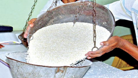 पुरवठा विभाग, रेशन दुकानदारांचा कारभार चव्हाट्यावर