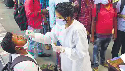 Corona Updates | देशात दैनंदिन कोरोना रुग्णसंख्येत ५० टक्क्यांने वाढ, २४ तासांत ३,०१६ नवे रुग्ण